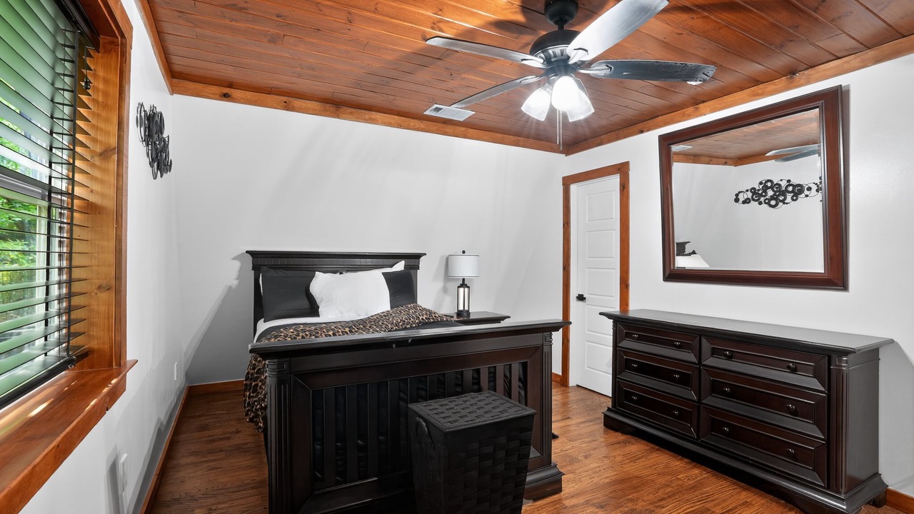 Photo of Bedroom in Lake Whitney