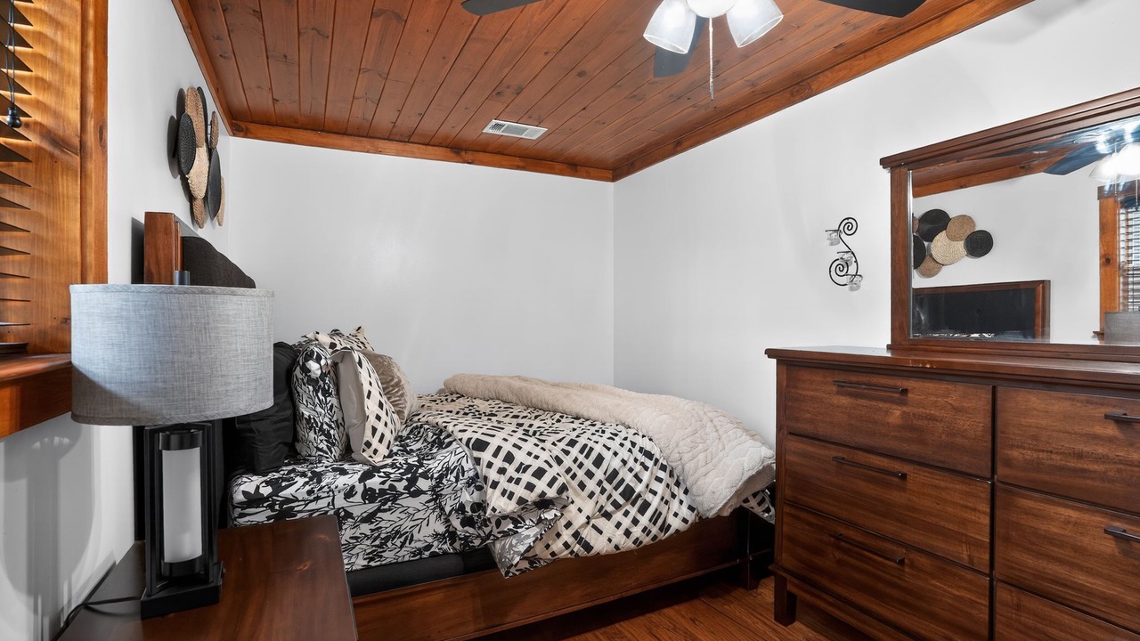 Photo of Bedroom in Lake Whitney