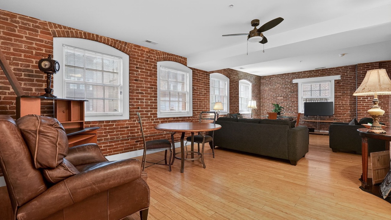 Photo of Livingroom in Downtown Baltimore