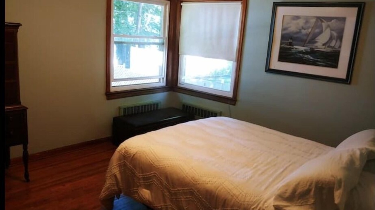 Photo of Bedroom in Lake Erie Beach