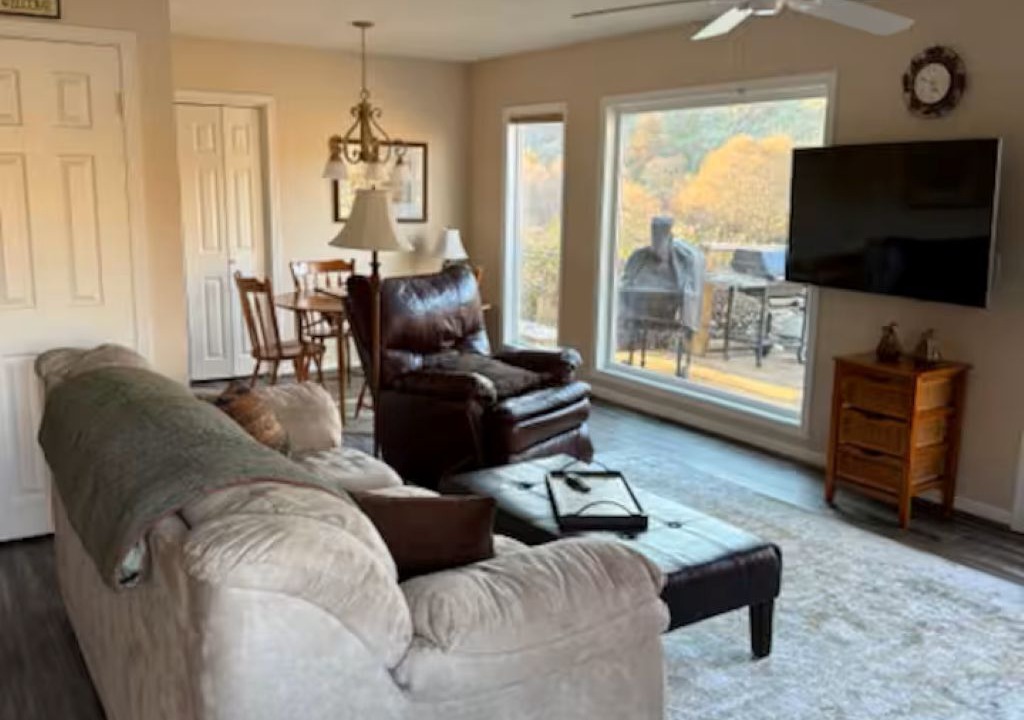 Photo of Livingroom in Maupin
