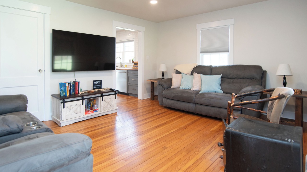 Photo of Livingroom in Burnt Chimney
