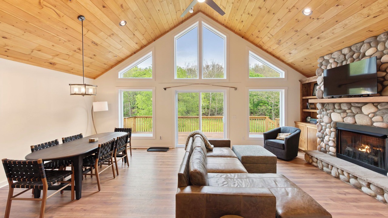 Photo of Livingroom in Lansing