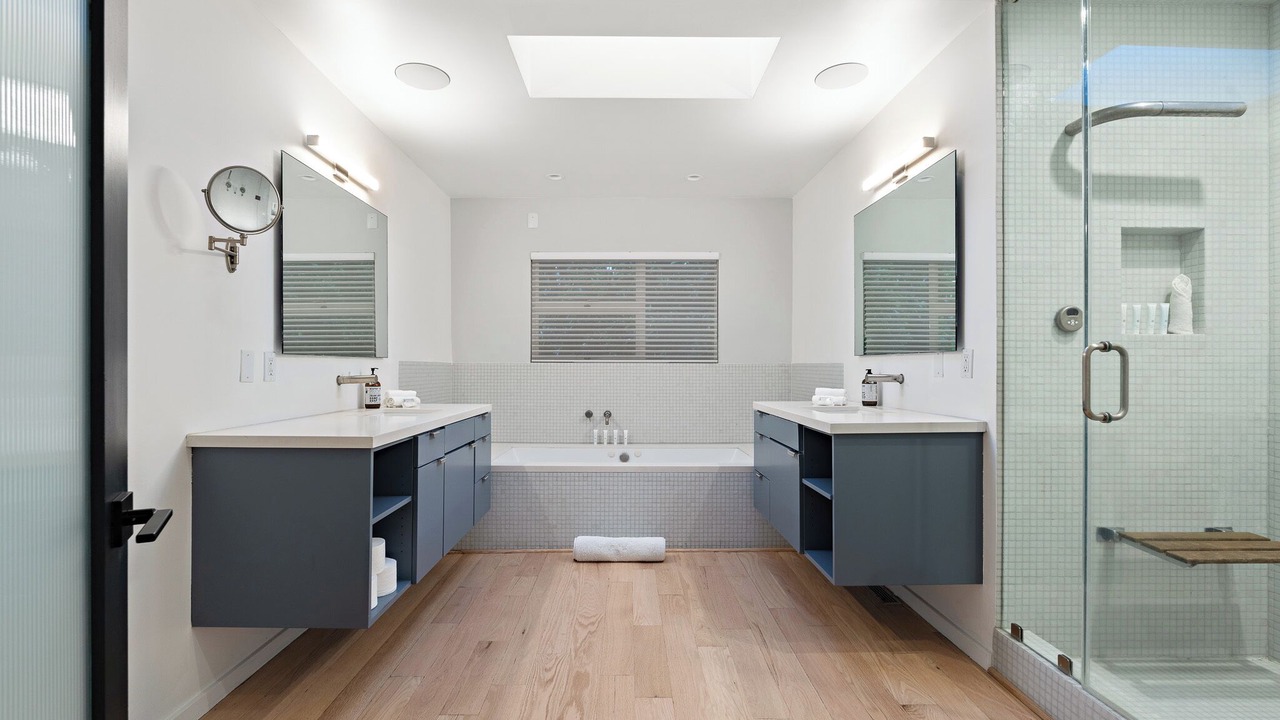 Photo of Bathroom in Beverly Glen