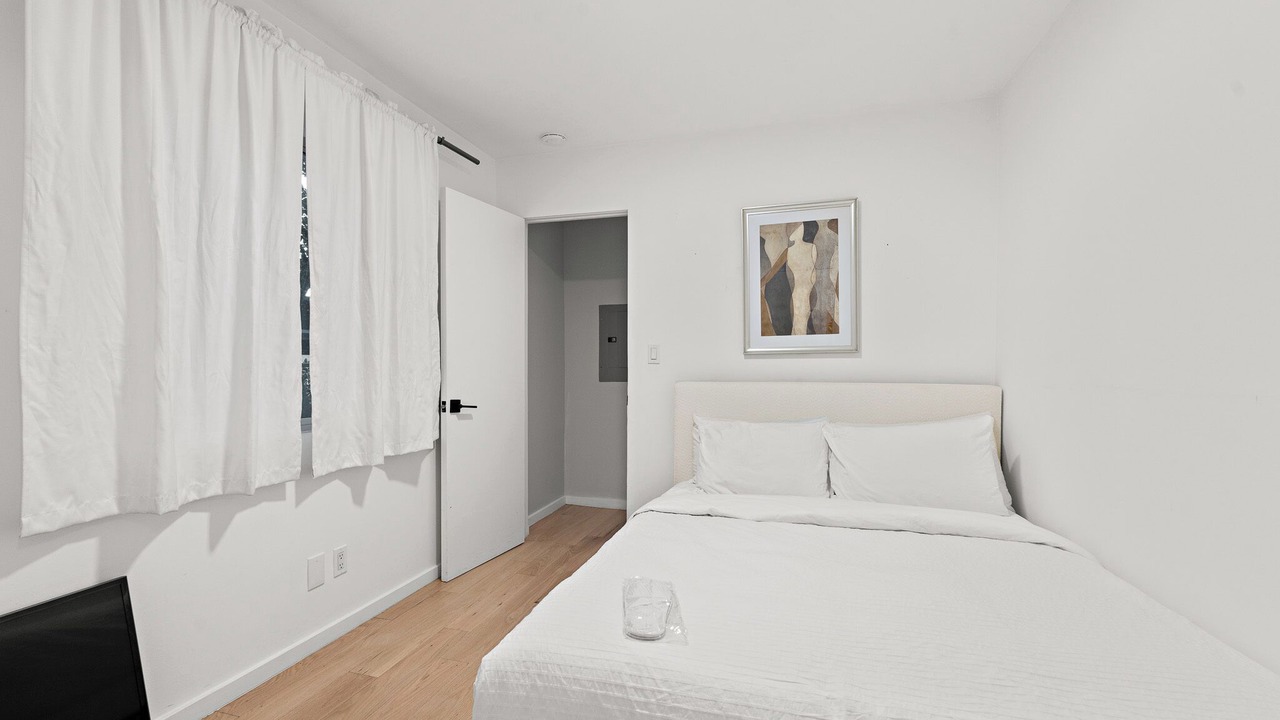 Photo of Bedroom in Beverly Glen