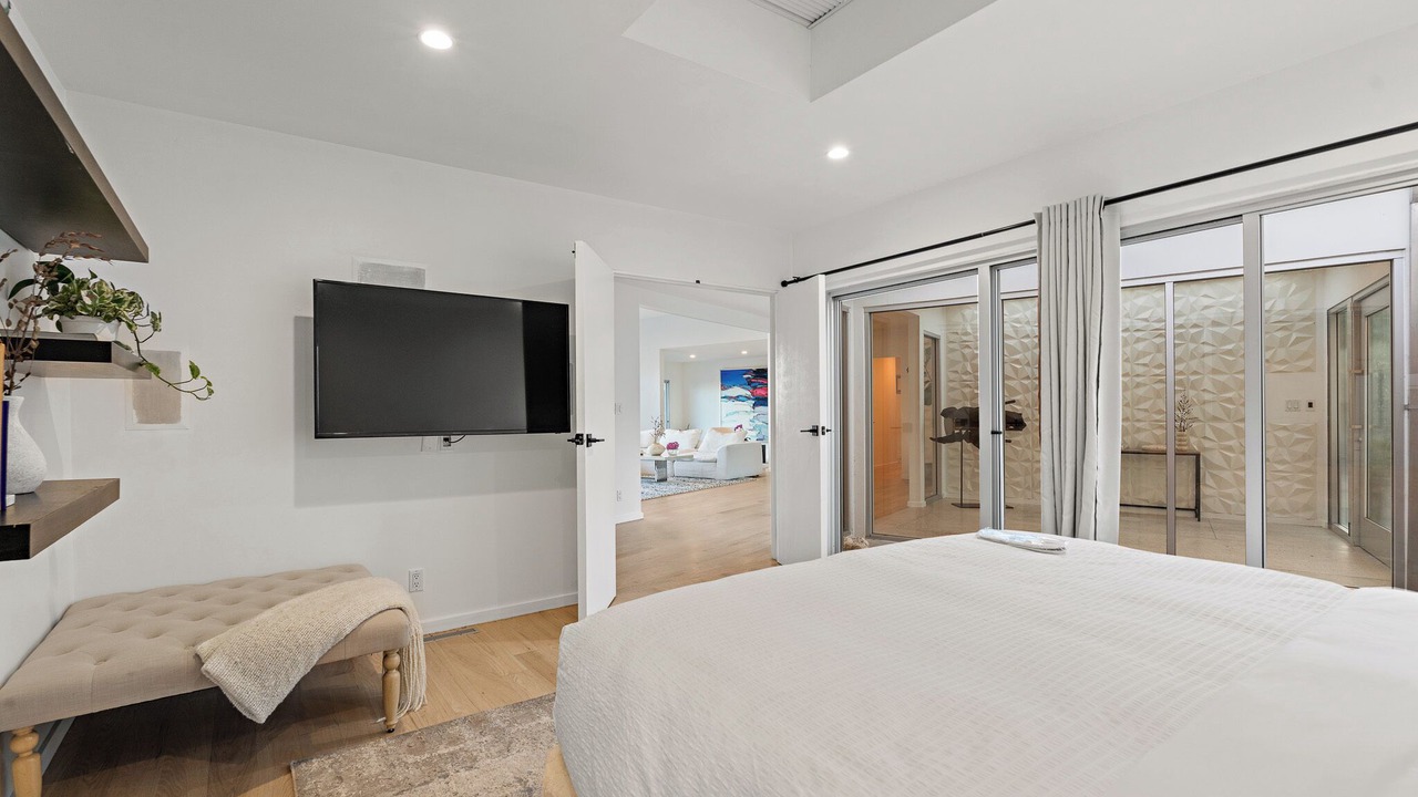 Photo of Bedroom in Beverly Glen