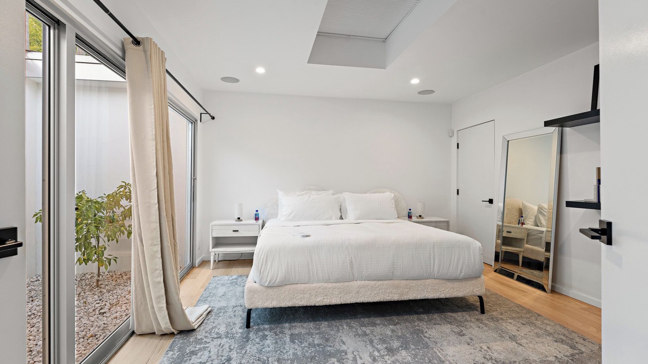 Photo of Bedroom in Beverly Glen