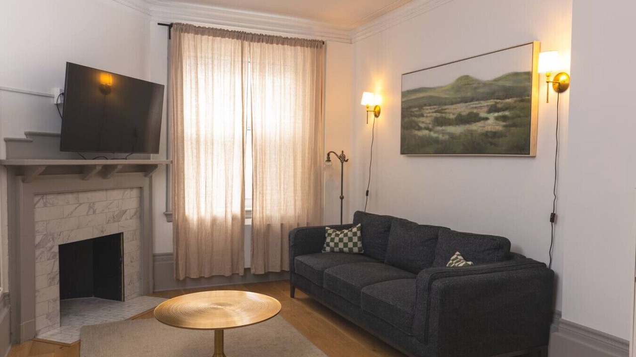 Photo of Livingroom in Shaughnessy Village