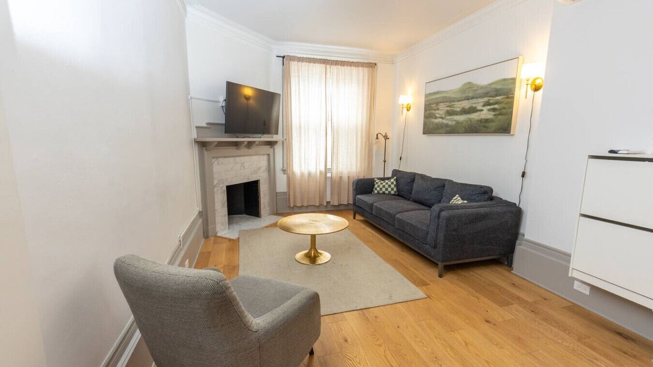 Photo of Livingroom in Shaughnessy Village