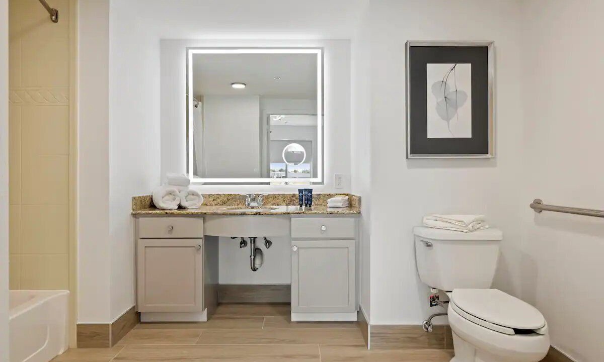 Photo of Bathroom in FM 1960