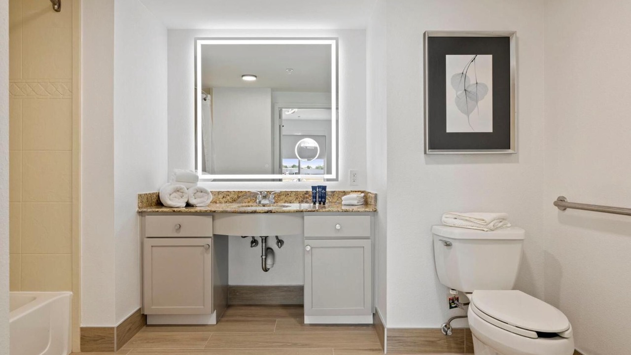 Photo of Bathroom in FM 1960