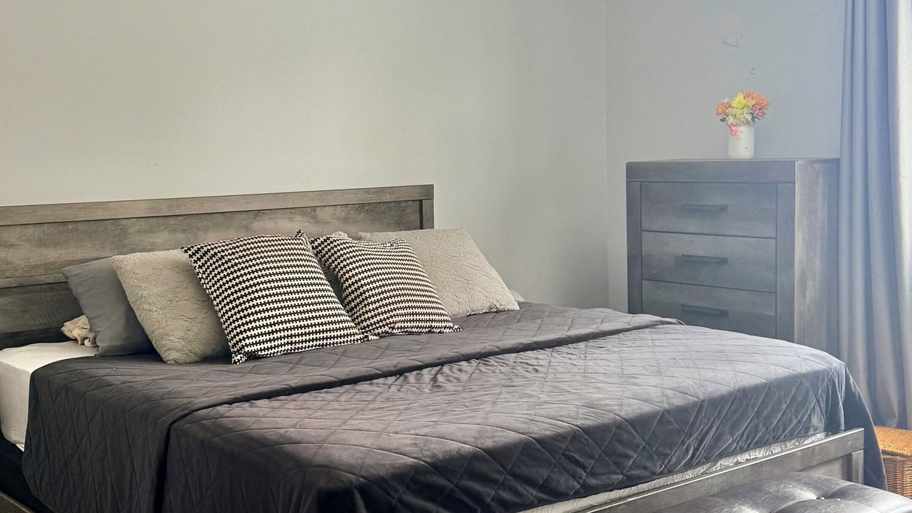 Photo of Bedroom in Alton