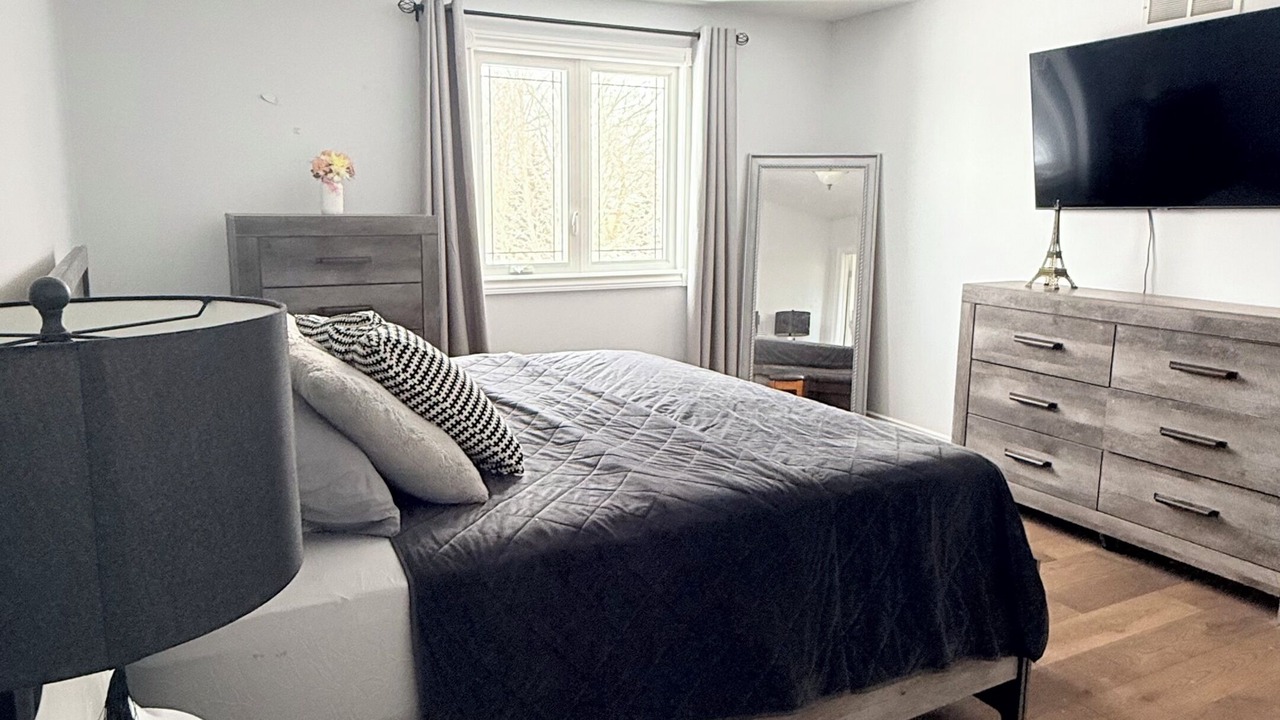 Photo of Bedroom in Alton