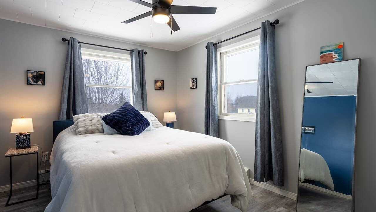 Photo of Bedroom in Beach Point