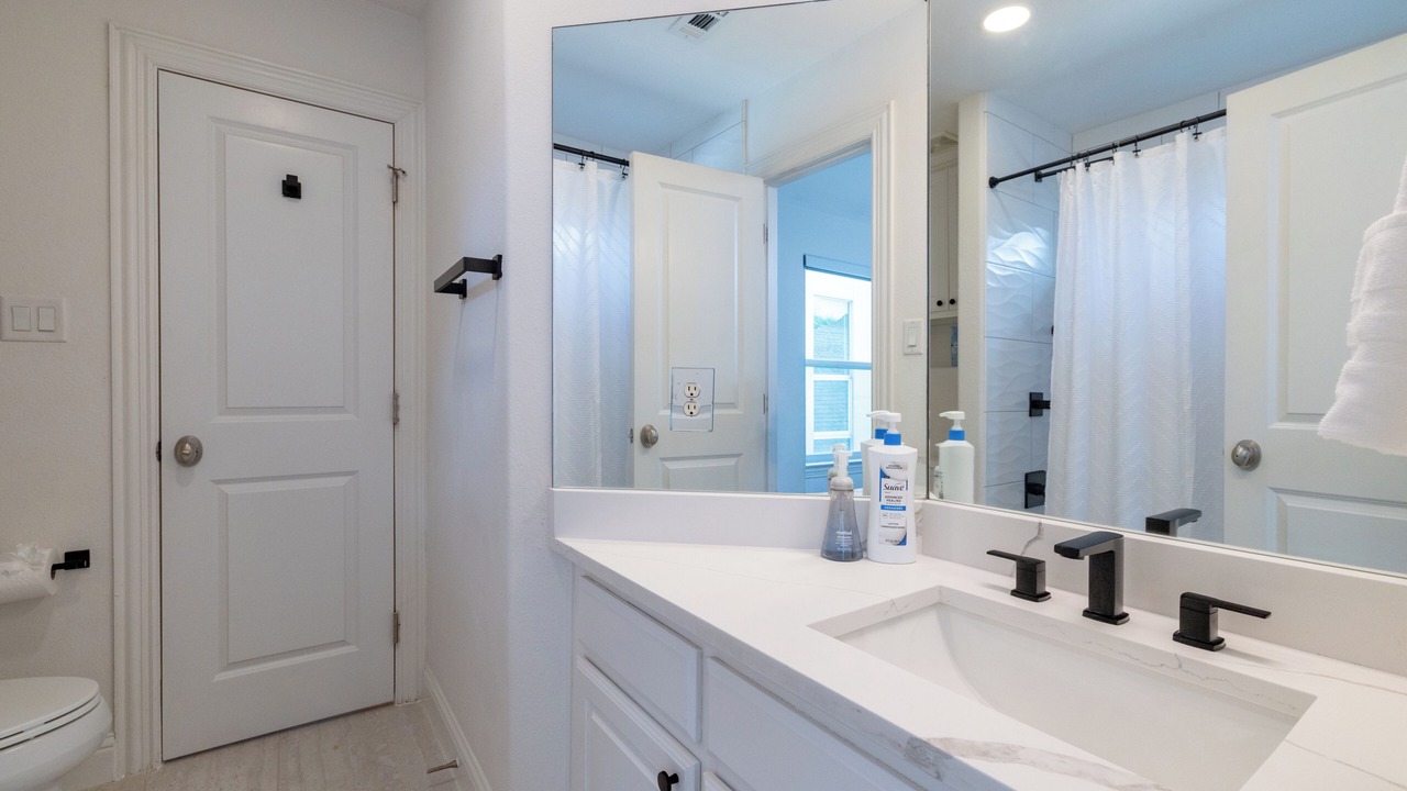 Photo of Bathroom in Knox - Henderson