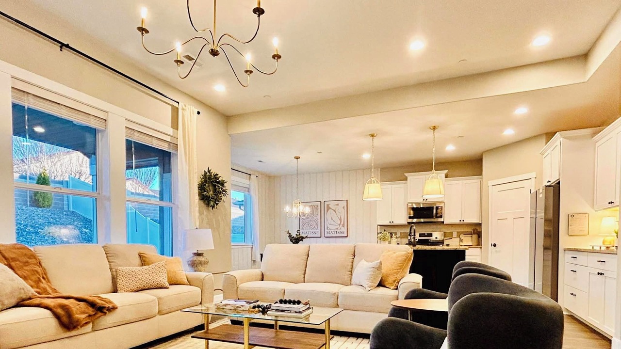 Photo of Livingroom in Tri-Cities