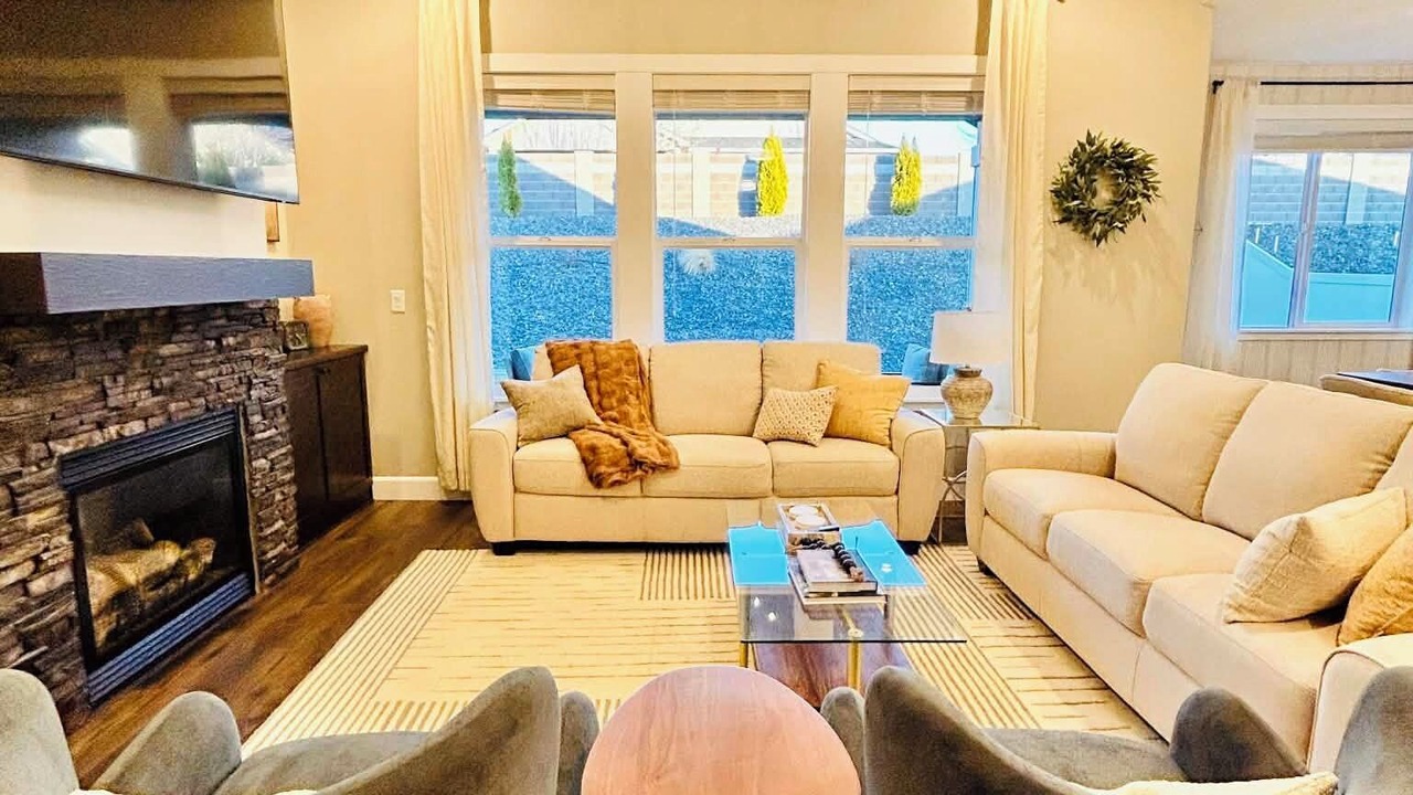 Photo of Livingroom in Tri-Cities