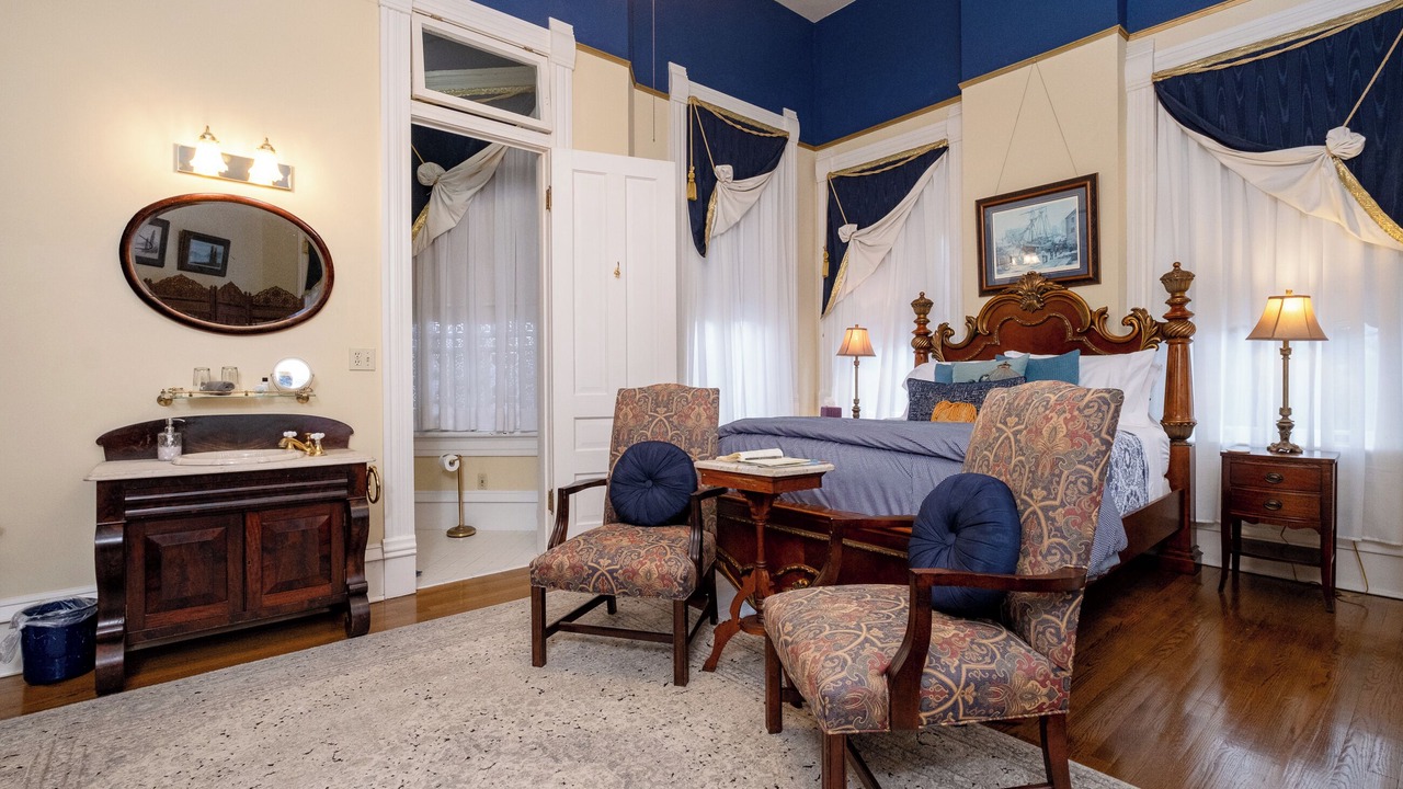 Photo of Bedroom in East of Broadway