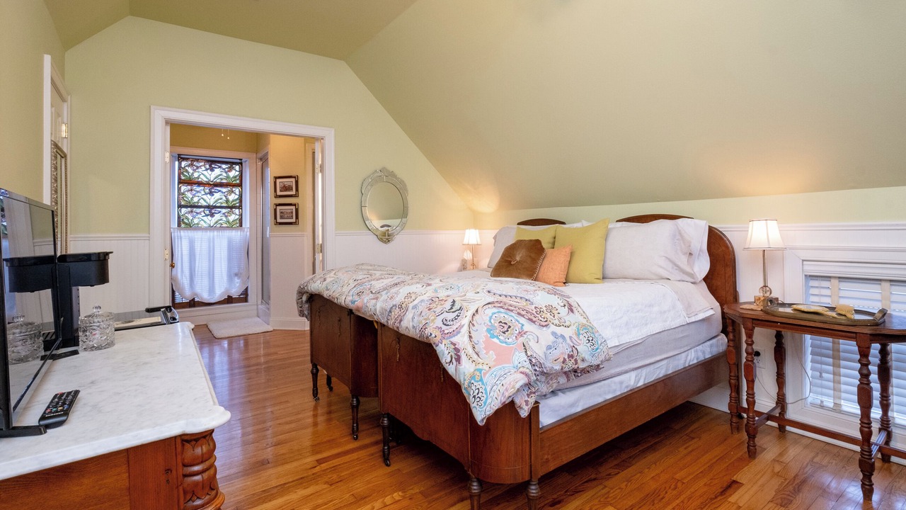 Photo of Bedroom in East of Broadway