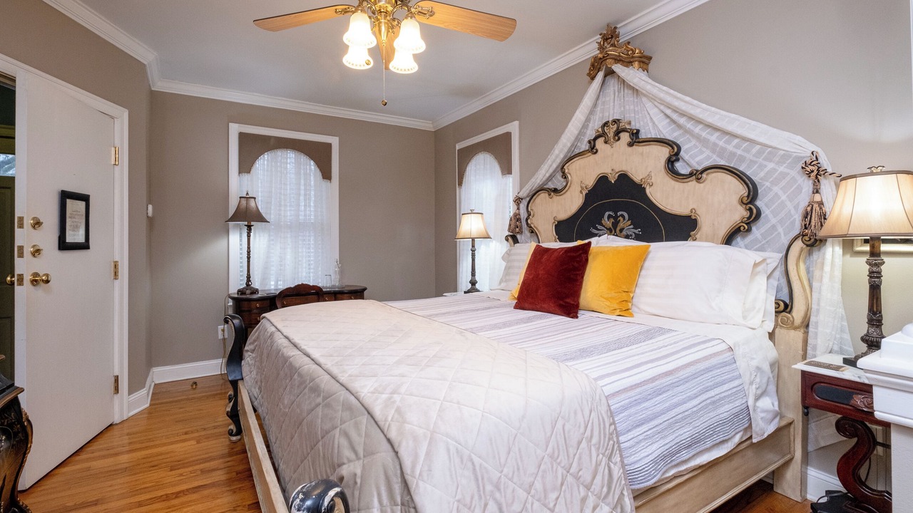 Photo of Bedroom in East of Broadway