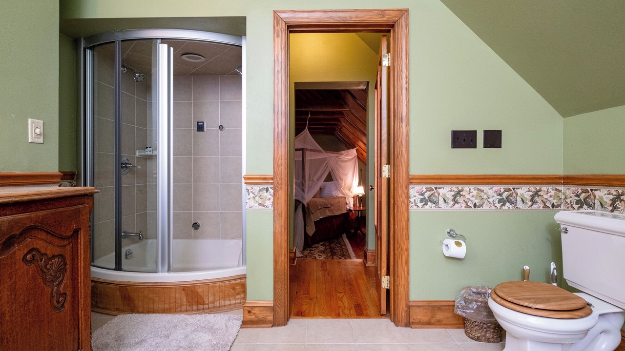 Photo of Bathroom in East of Broadway