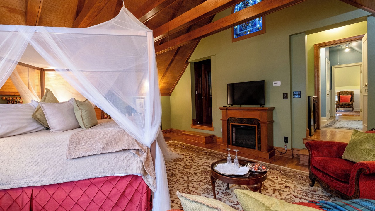Photo of Bedroom in East of Broadway