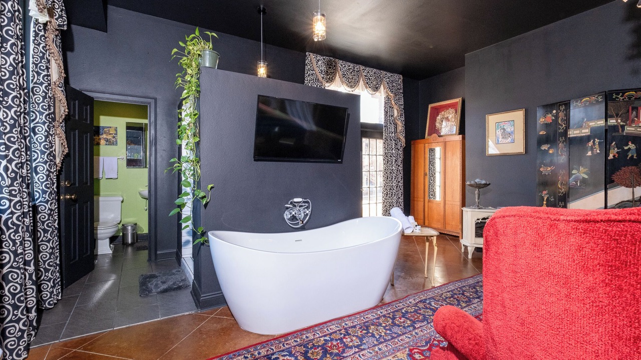 Photo of Bathroom in East of Broadway