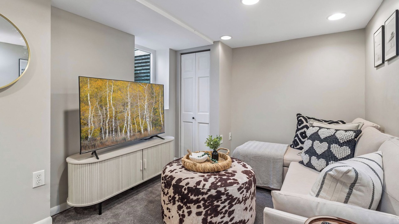 Photo of Livingroom in Linden Hills