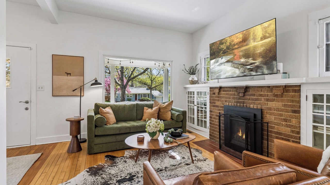 Photo of Livingroom in Linden Hills