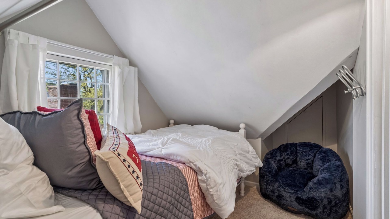 Photo of Bedroom in Linden Hills