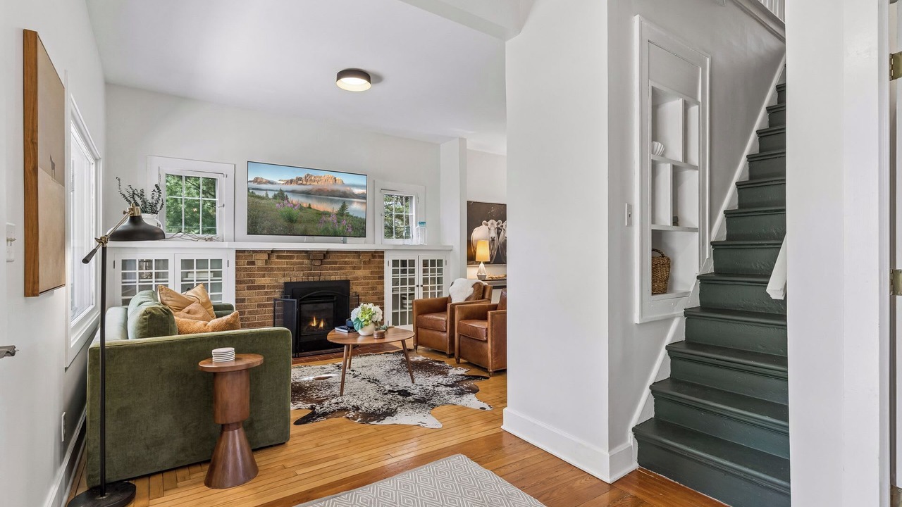 Photo of Livingroom in Linden Hills