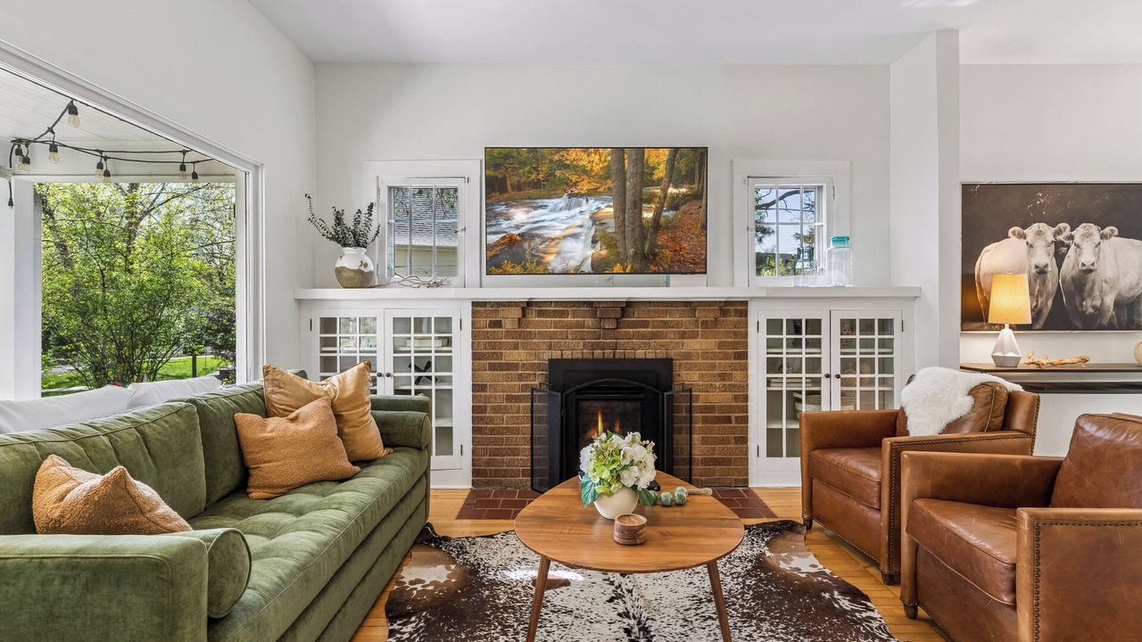 Photo of Livingroom in Linden Hills
