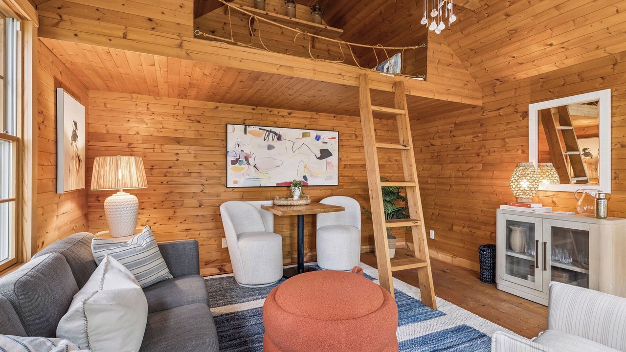 Photo of Livingroom in Linden Hills