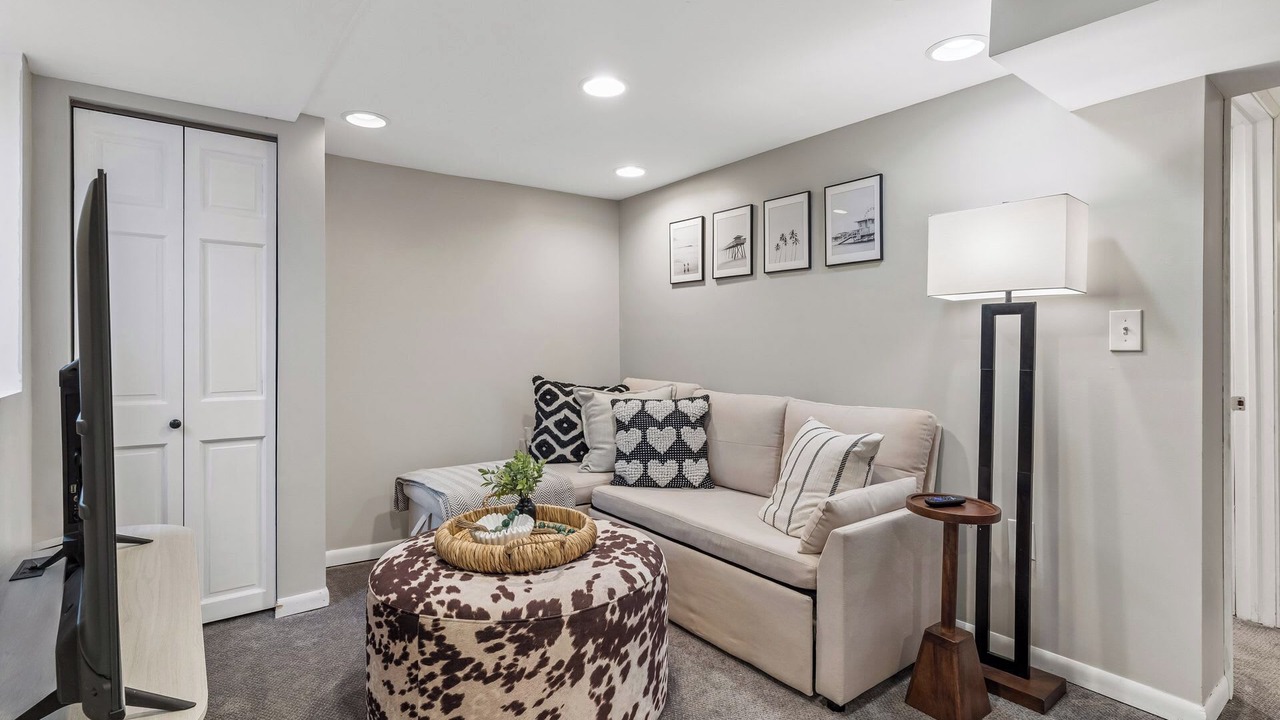 Photo of Livingroom in Linden Hills