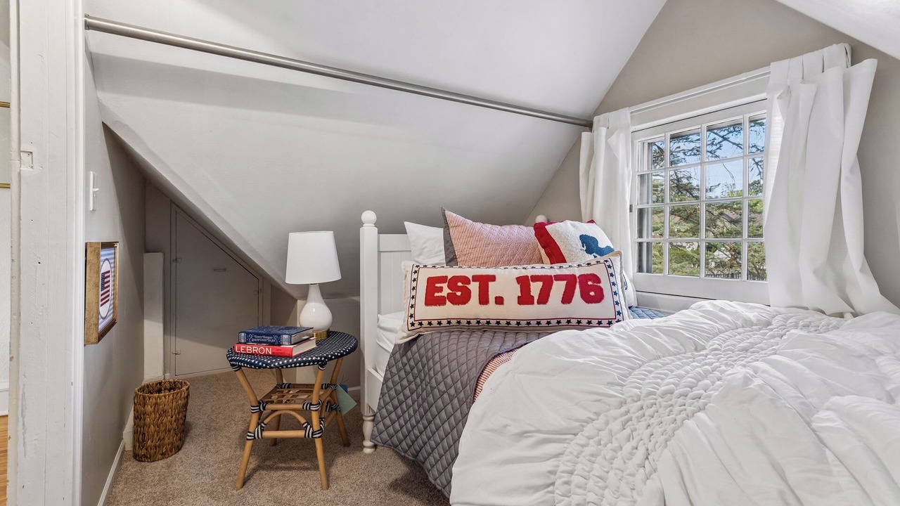 Photo of Bedroom in Linden Hills