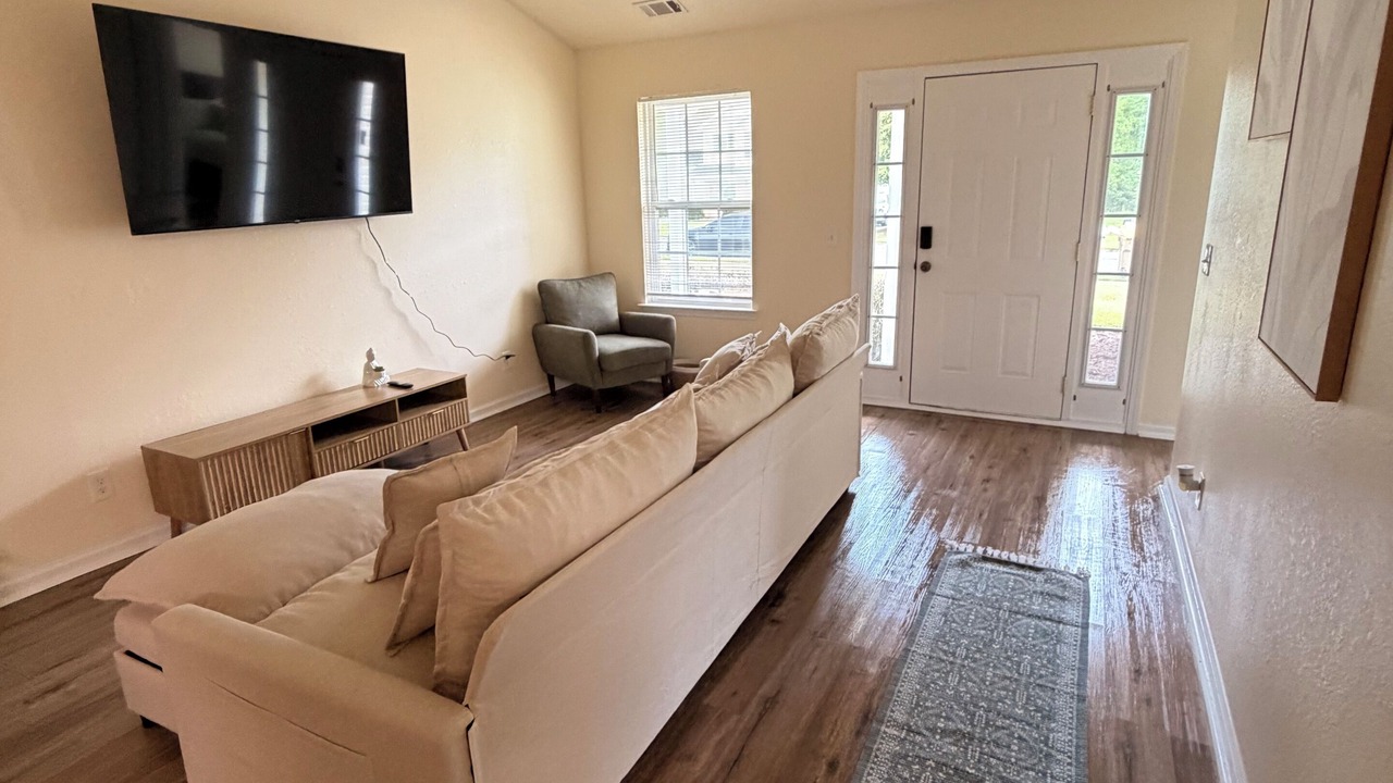 Photo of Livingroom in Port Wentworth