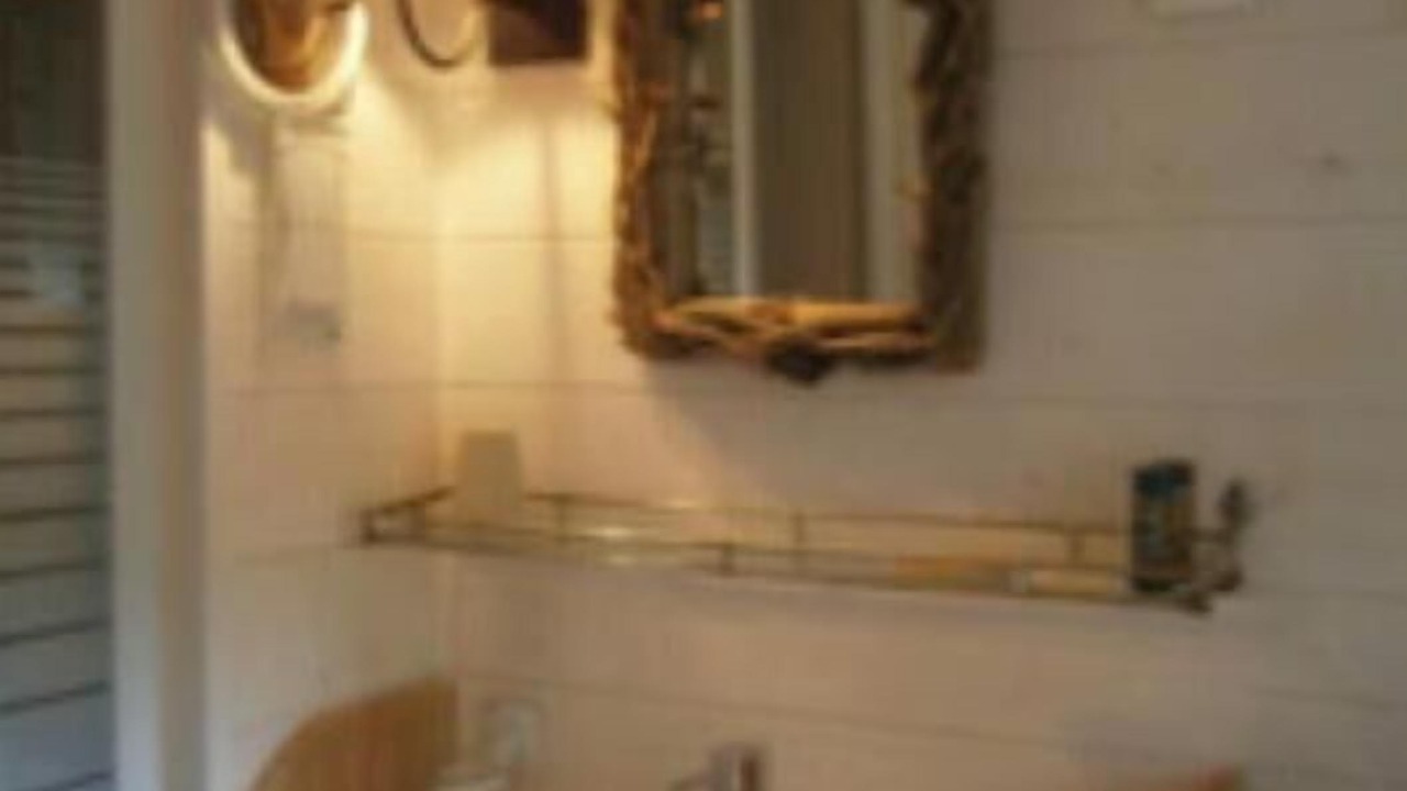 Photo of Bathroom in Champagne-Saint-Hilaire