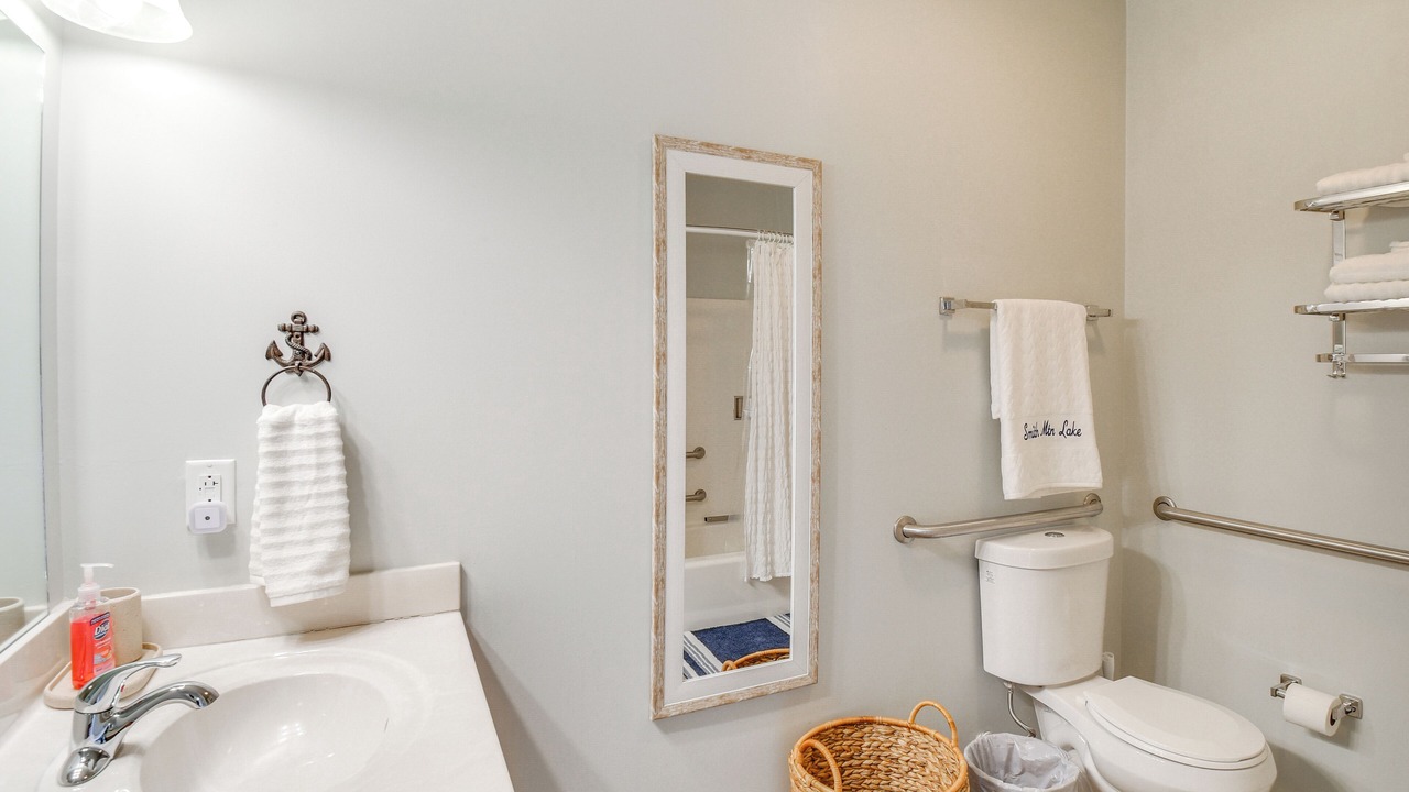 Photo of Bathroom in Huddleston