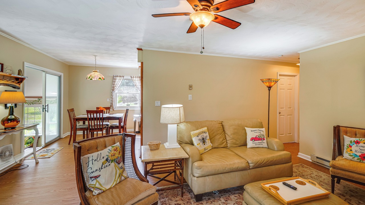 Photo of Livingroom in Kabletown