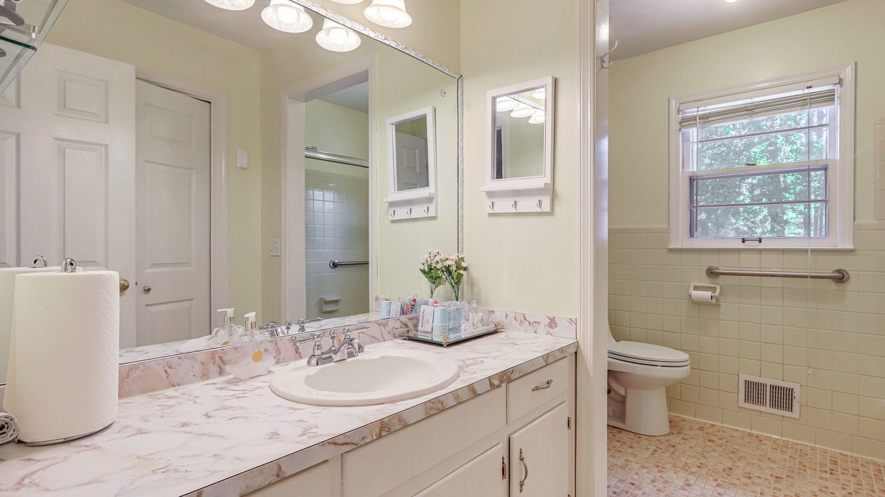 Photo of Bathroom in Addison Heights