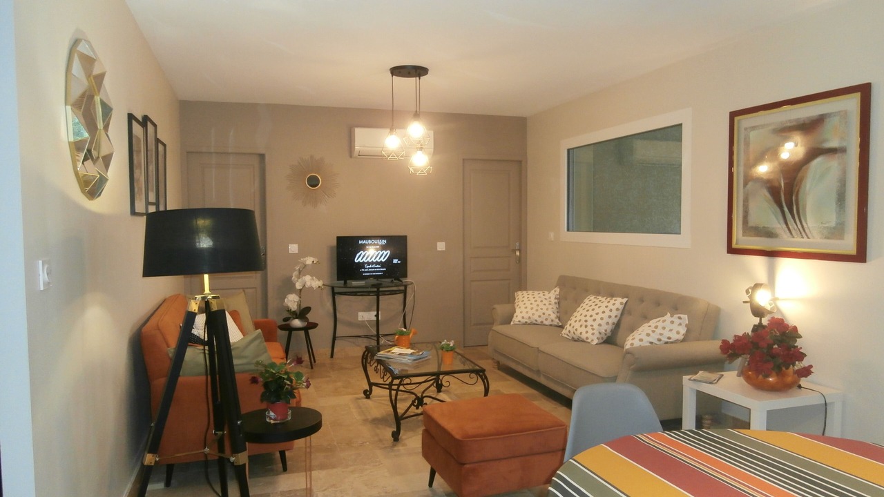Photo of Livingroom in Saint Alban Auriolles