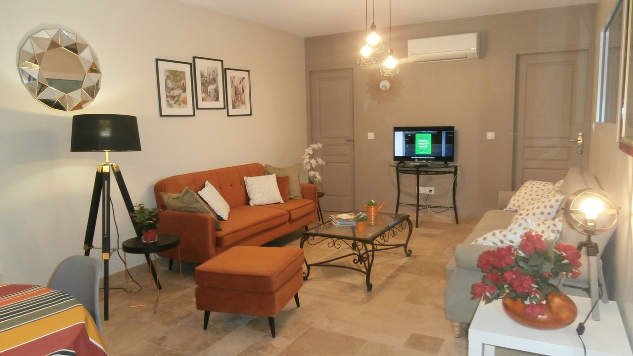 Photo of Livingroom in Saint Alban Auriolles