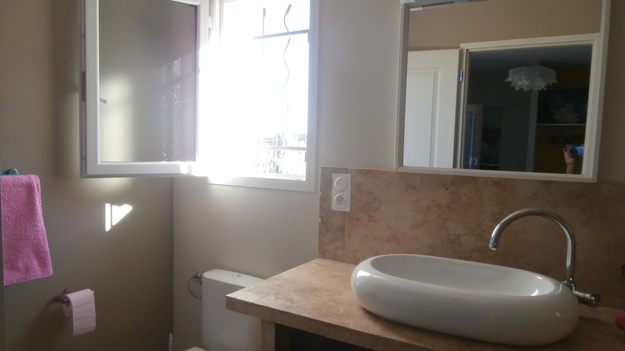 Photo of Bathroom in Saint Alban Auriolles