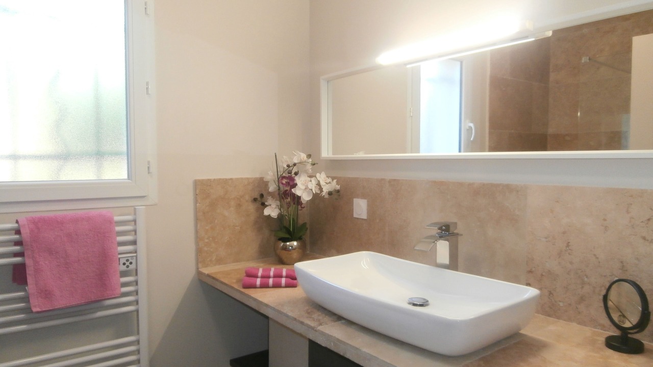 Photo of Bathroom in Saint Alban Auriolles
