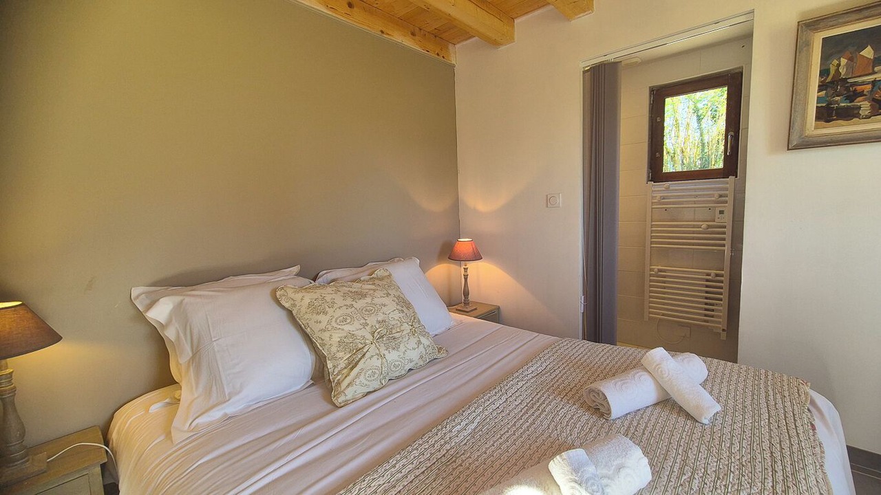 Photo of Bedroom in Genneville