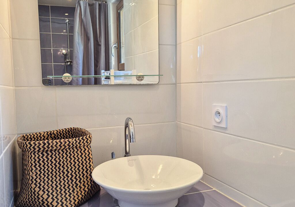 Photo of Bathroom in Genneville