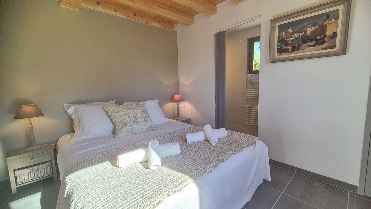 Photo of Bedroom in Genneville