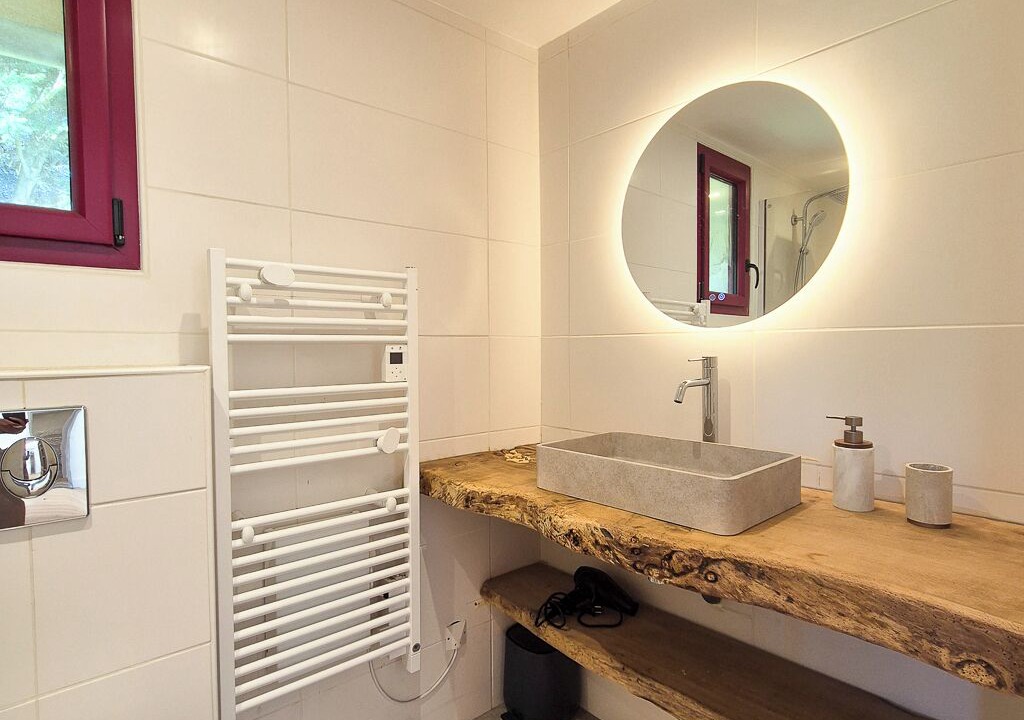 Photo of Bathroom in Genneville