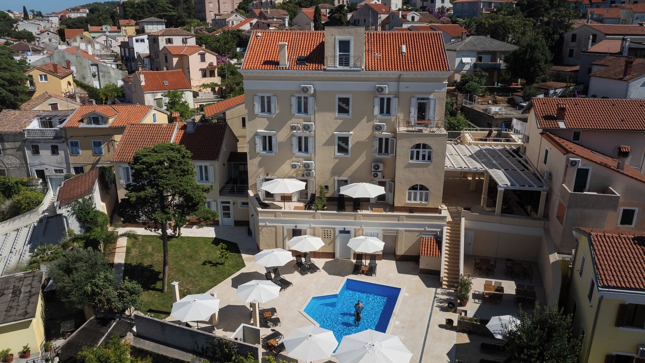 Photo of Outdoor in Cove Murtar
