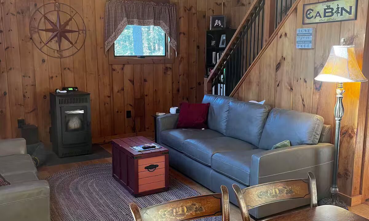 Photo of Livingroom in Alton